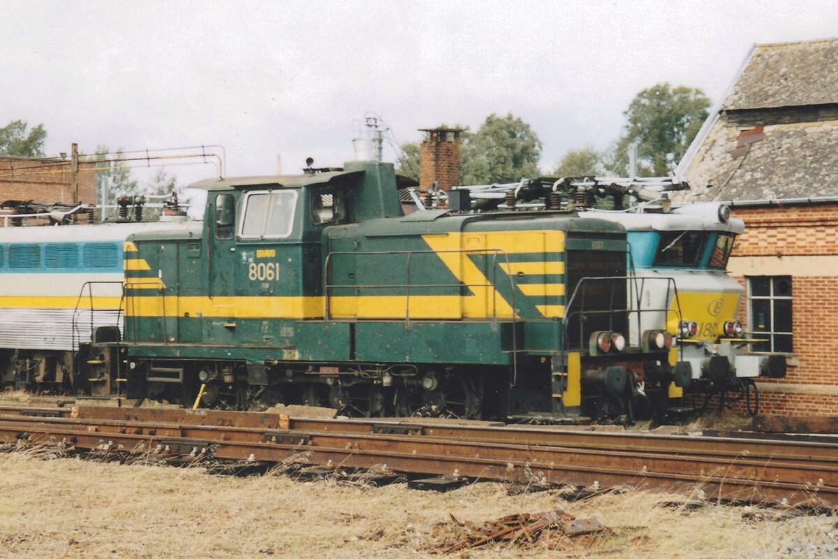 Ex-SNCB 8061 steht am 12 September 2004 in Saint-Ghislain bei der PFT-TSP.