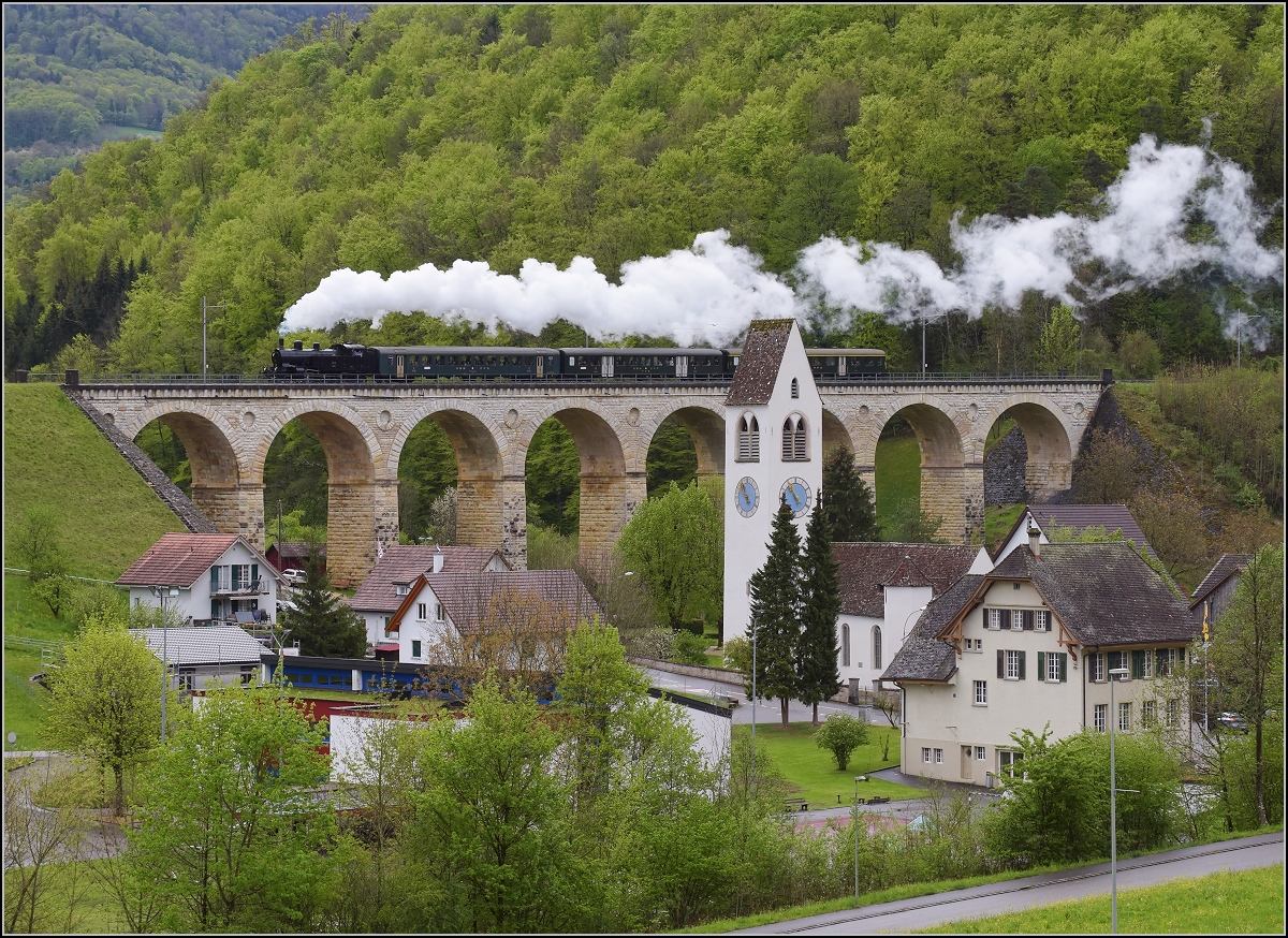 Fahrleitungsstörung nannte sie die Veranstaltung, um an die Dampfreserve in Olten für solche Fälle zu erinnern. Der Klassiker auf dem Rümlinger Viadukt mit Eb 3/5 3819.  April 2019.