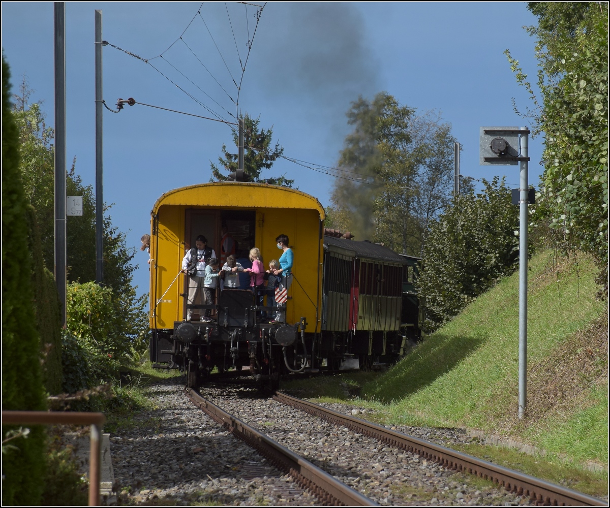 Fahrtag DVZO mit 120-jähriger Lady.

Letzter Wagen ist von der Bodensee-Toggenburg-Bahn. Hinwil, Oktober 2021.