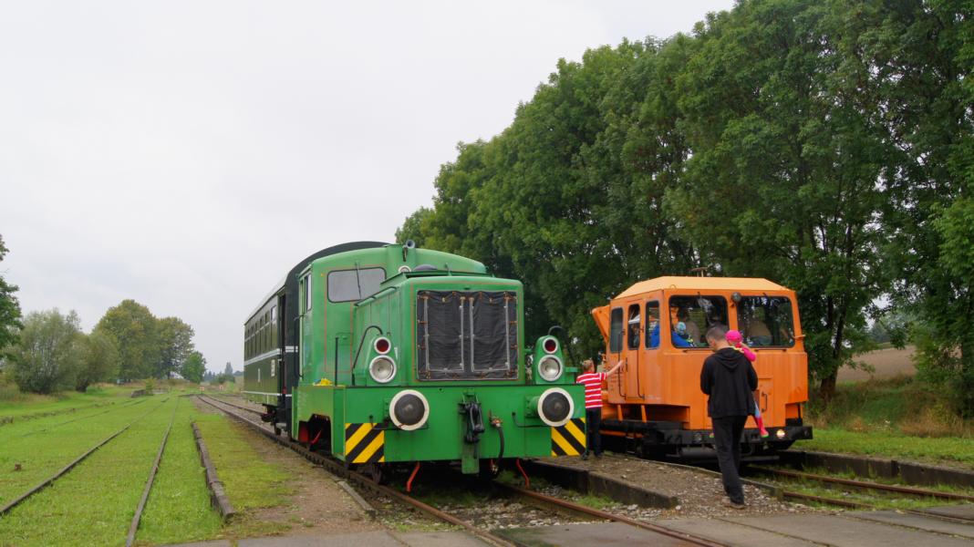 Fahrzeuge des Klein- und Privatbahnmuseums Gramzow/Uckermark im Bahnhof Damme auf vereinseigener Strecke.