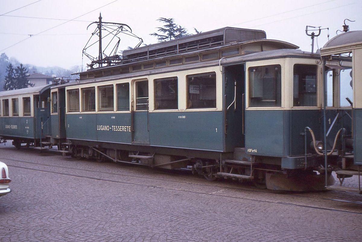 Ferrovia Lugano - Tesserete: Triebwagen 1 in Lugano, 5.April 1966. Alle drei Triebwagen stammen aus dem Jahre 1909. 