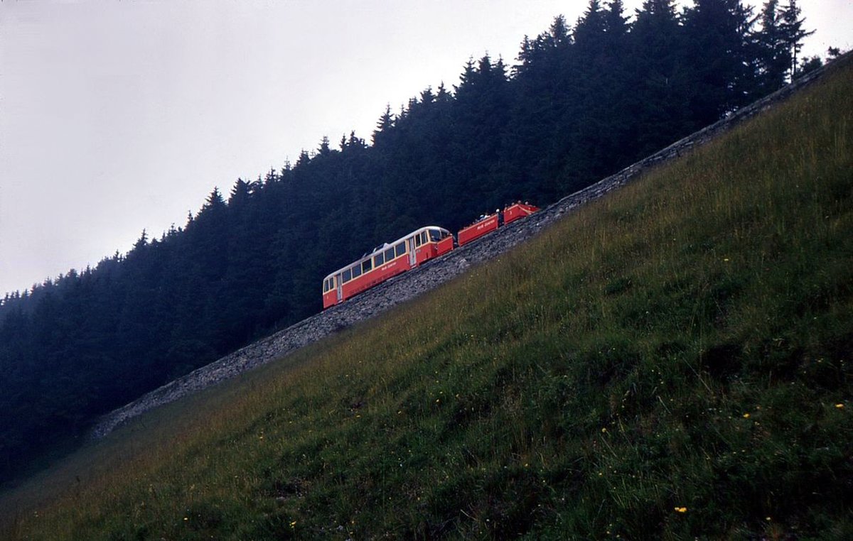 Ferrovia Monte Generoso noch mit Dieselbetrieb: Bhm 2/4 3 mit seinem Vorstellwagen unterhalb Generoso Kulm, 23.Juli 1970 
