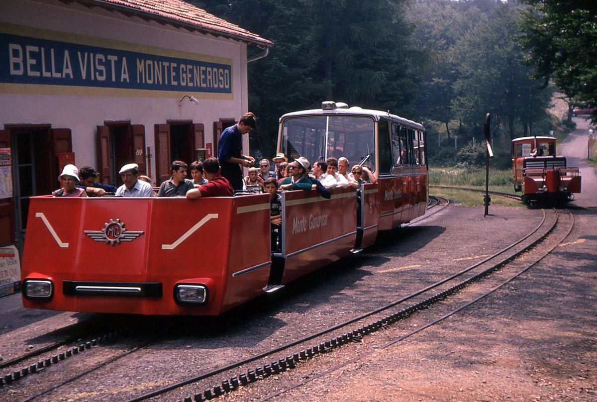 Ferrovia Monte Generoso noch mit Dieselbetrieb: Bhm 1/2 5 mit seinem Vorstellwagen MG 5, Bellavista, 23.Juli 1970 