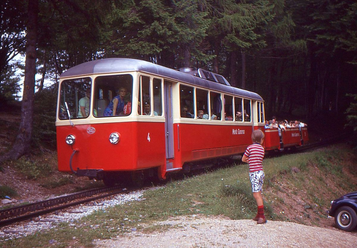 Ferrovia Monte Generoso noch mit Dieselbetrieb: Triebwagen 4 mit Vorstellwagen 3, Bellavista, 23.Juli 1970 