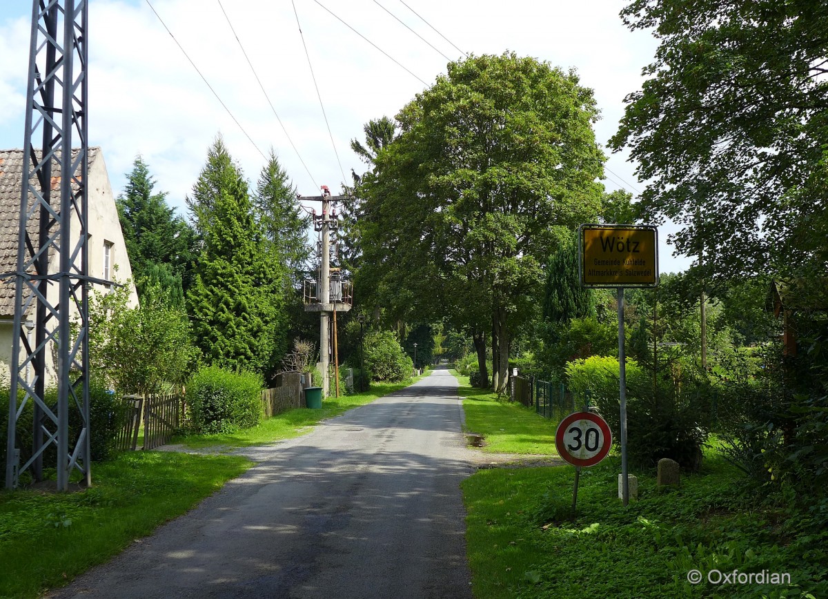 Flecken Wötz bei Kuhfelde im Altmarkkreis Salzwedel. Geprägt von Wohnwagen und Ferienbuden.  