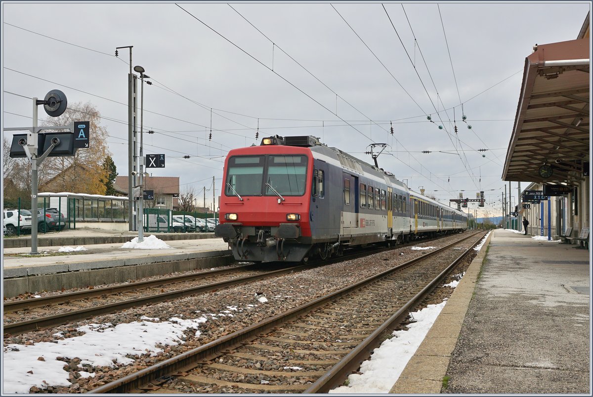 Frasne, Endstation des RE /  TER von Neuchâtel - hier besteht Anschluss an und vom TGV nach Paris.

23. Nov. 2019