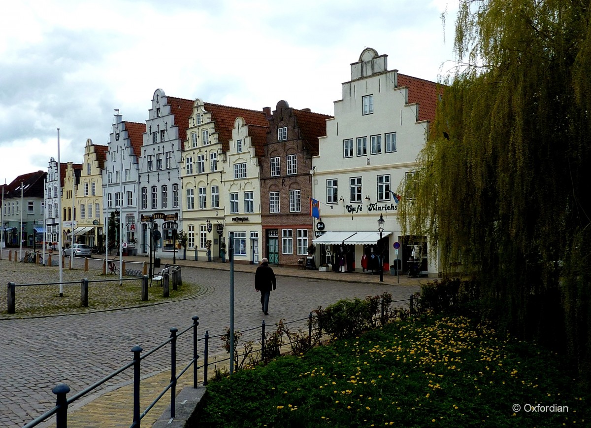 Friedrichstadt, Marktplatz. Holländische Architektur.