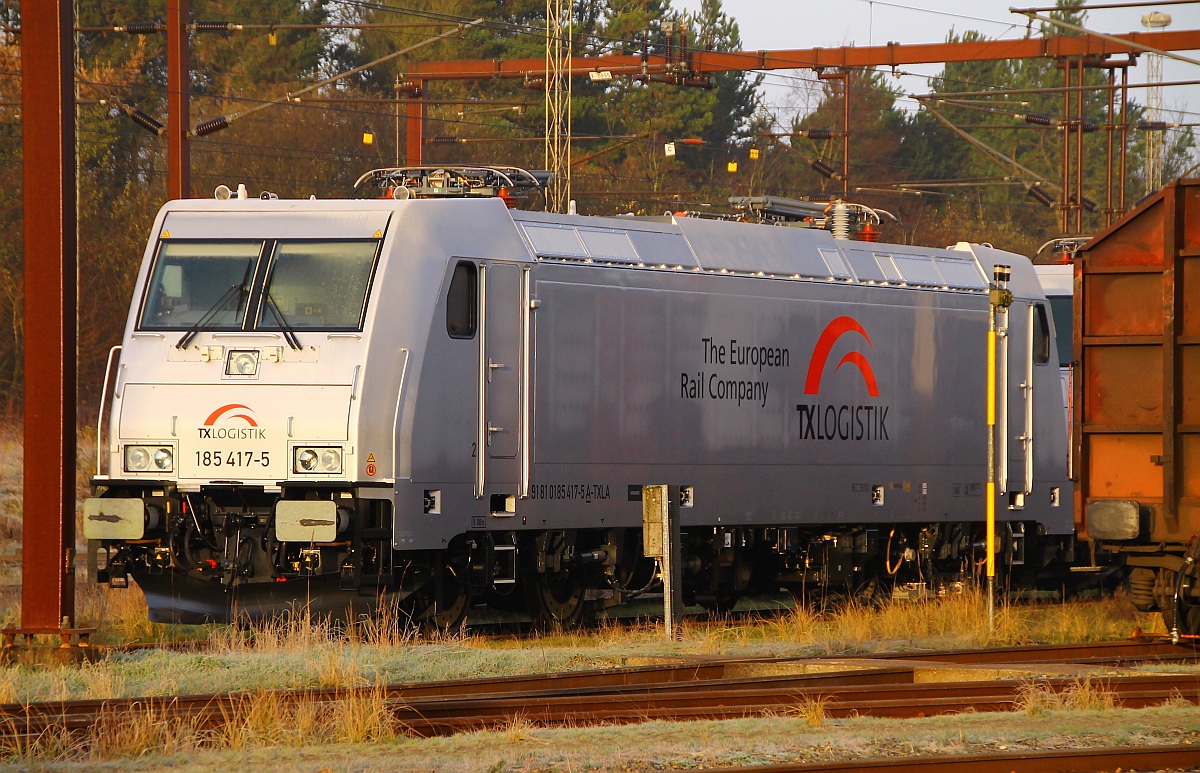 Frisch aus Kassel sonnt sich hier die nagelneue TXL 185 417-5(91 81 0185 417-5 A-TXLA) im dänischen Padborg. 30.11.2013