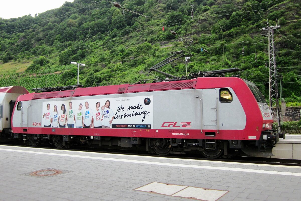 Froschblick auf CFL Werbelok 4014 in Cochem am Abend von 2 Juli 2013.