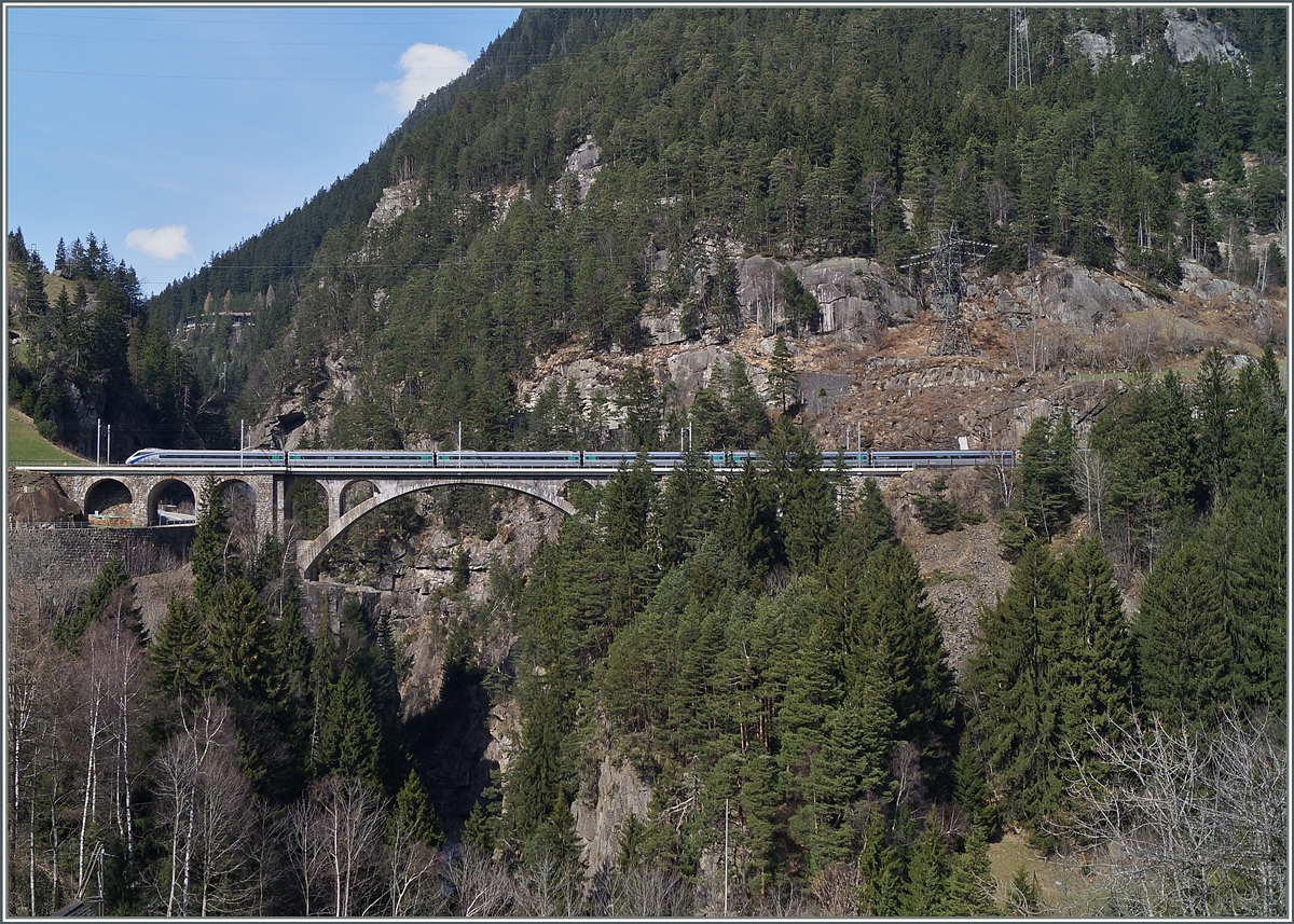 FS ETR 470 auf der Mittlern Meienreussbrücke bei Wassen.
21. März 2014