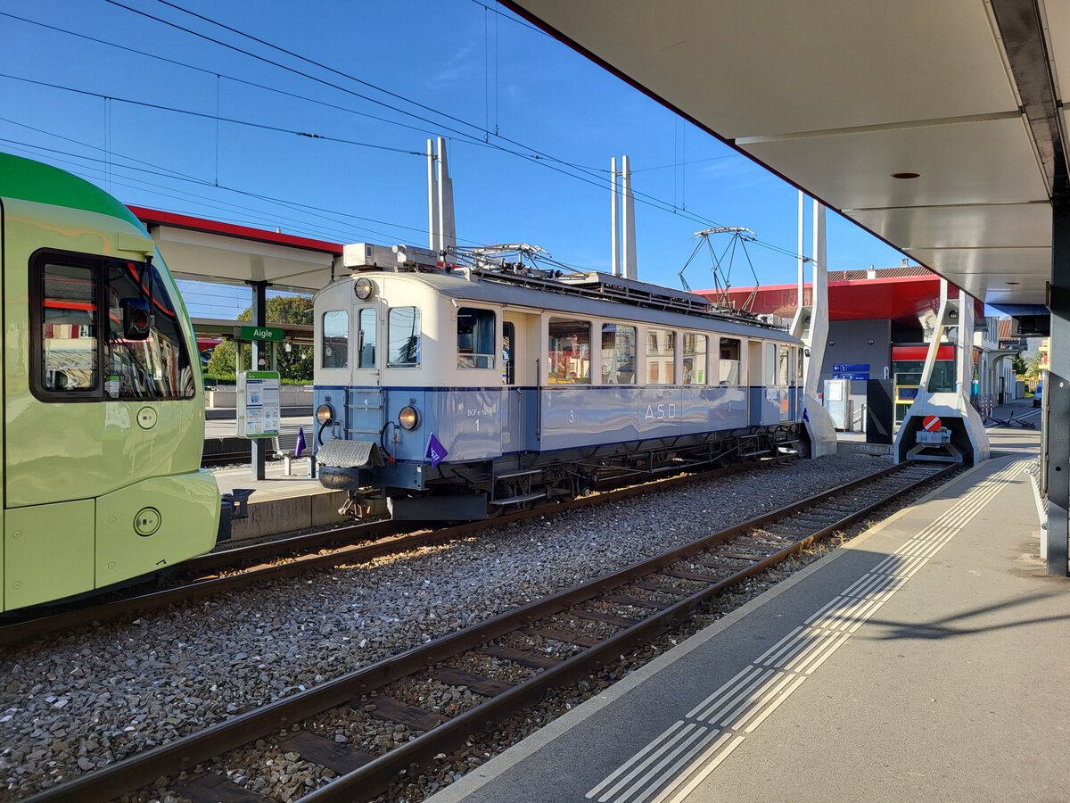 Für eine Sonderfahrt steht der ASD BCFe 4/4 No 1 in Aigle.
Leider zum Fotografieren ziemlich ungeschickt. Ich hoffe das Bild gefällt dennoch.

2. November  2024