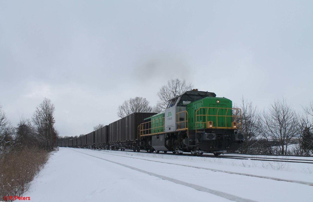 G1700.02 hat Wiesau/Oberpfalz mit dem Hackschnitzelzug Wiesau - Niedergörne verlassen und zieht hier bei Schönfeld vorbei. 25.01.21