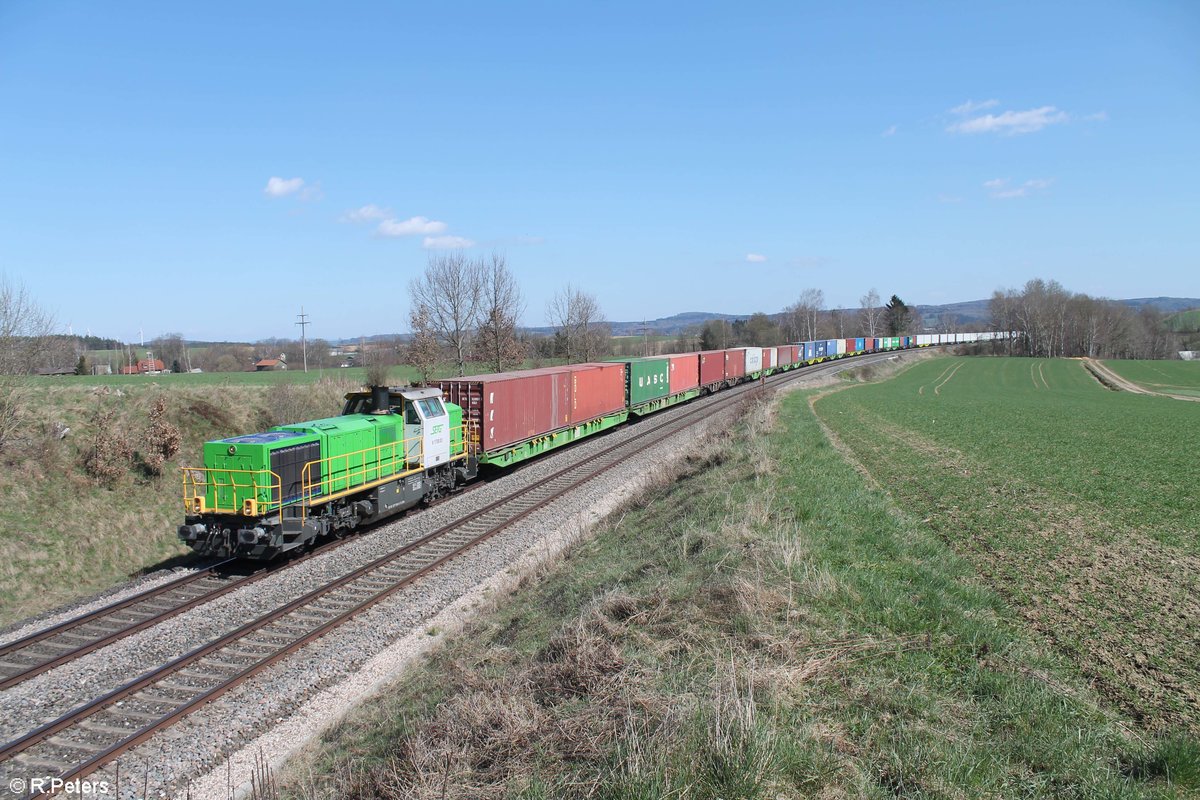 G1700.03 mit dem Wiesau - Hamburg Containerzug bei Unterthölau gen Hof. 23.04.21