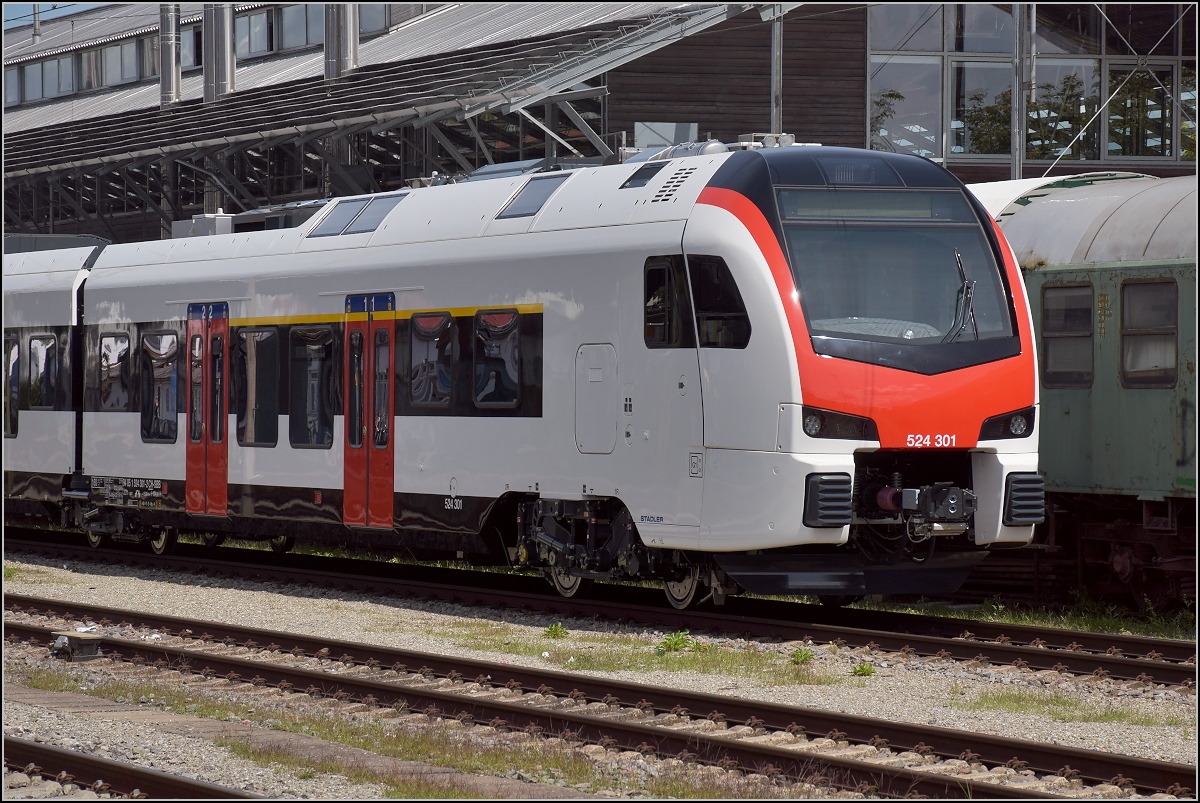 Ganz frisch aus der Fabrik. Sechsteiliger Flirt 3 RABe 524 301 für die TiLo in Konstanz. August 2019.
