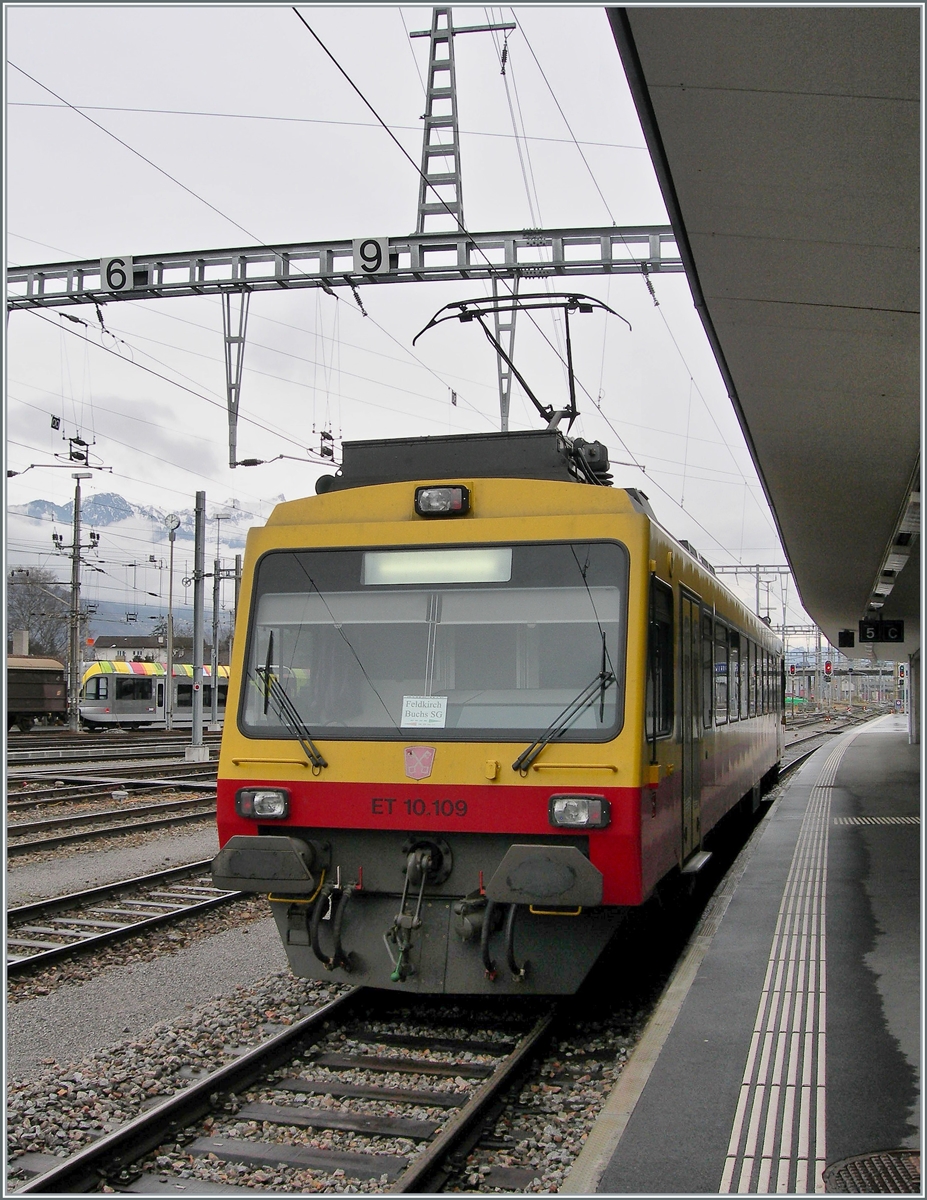 Ganz so fremd ist den MBS ET 10. 109 und 110 die Schweiz nicht; nicht nur wurden ie 2000/2001 von Stadler gebaut, wie hier zu sehen waren sie auch in der Schweiz im Einsatz, bzw. auf der Strecke Feldkirch - Buchs SG. 

12. Jan. 2007