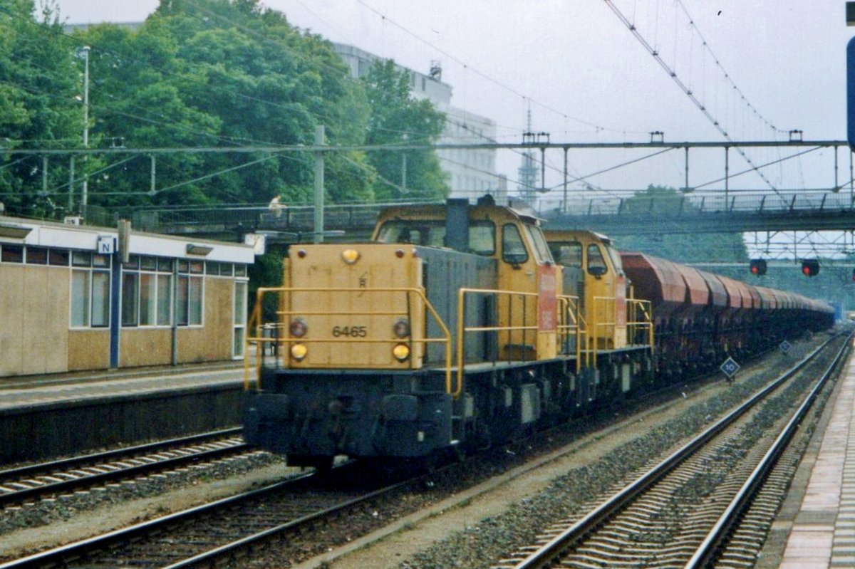 Ganzzug mit 6465 durchfahrt Arnhem am 23 Dezember 2009.