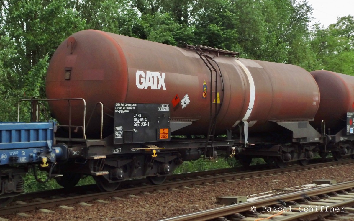 GATX Zas 37 80 7950 238-1, beladen mit Kohlenwasserstoffen, in einem Mischer nach Polen am 18.05.2014.