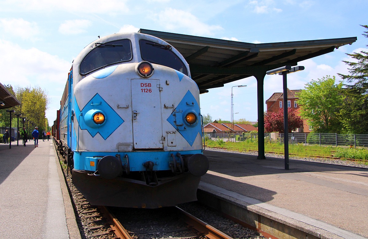 Gegenlicht? Egal bei der Lok.....Litra MY 1126 im Bhf Tøndern/DK. 14.05.2022