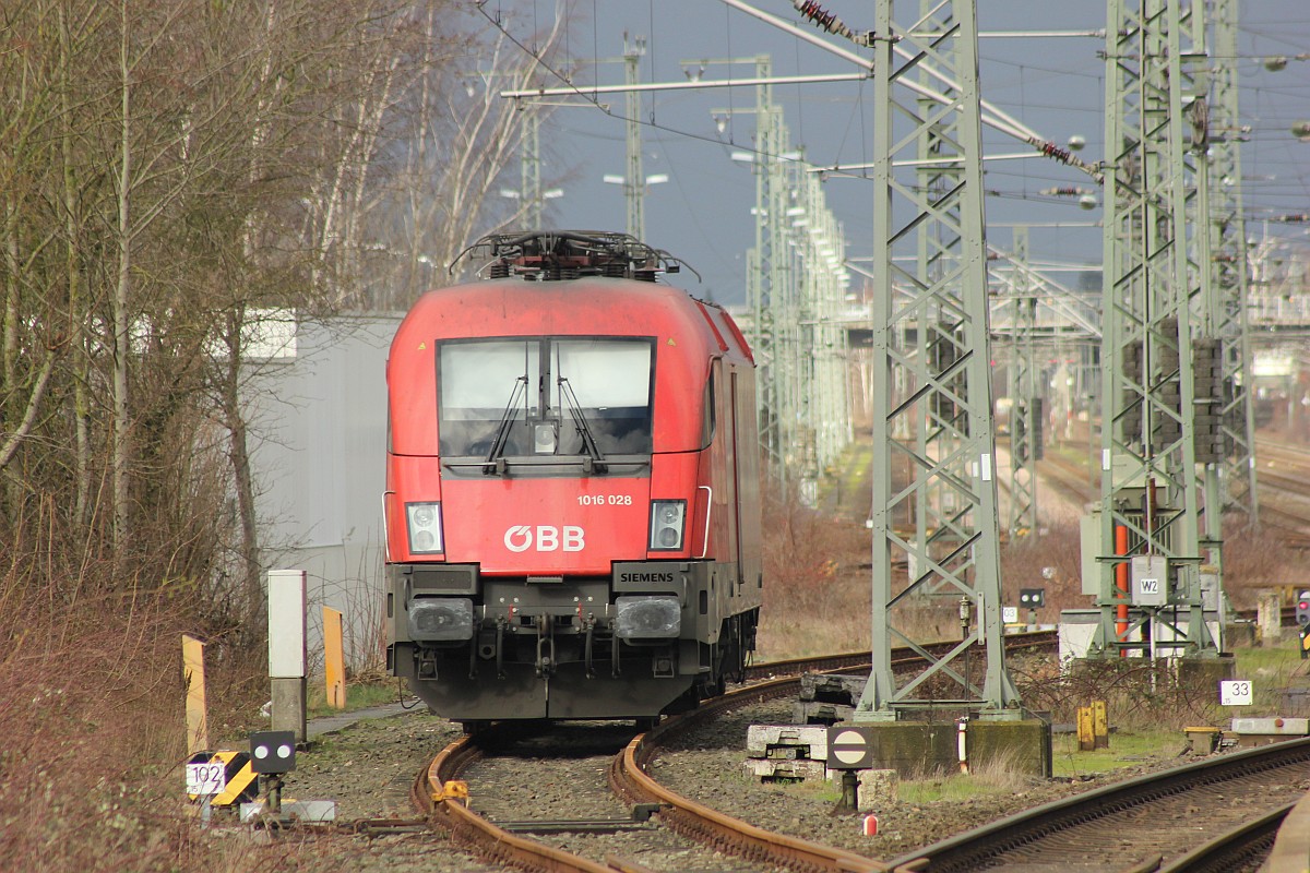 Gerade angekommen, Kamera an Sonne kommt durch und  klick .....BB 1016 028-3 Bhf Neumnster. 25.02.2020