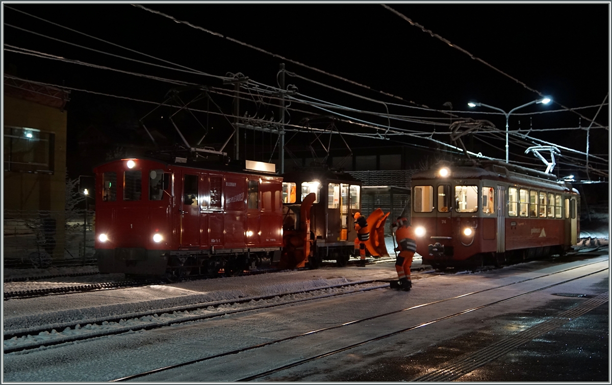 Gerade genug Schnee, dass in Blonay die HGe 2/2 N 1 aus dem Dpt geholt wurde.
Rechts im Bild der BDeh 2/4 N 74 nach Vevey.