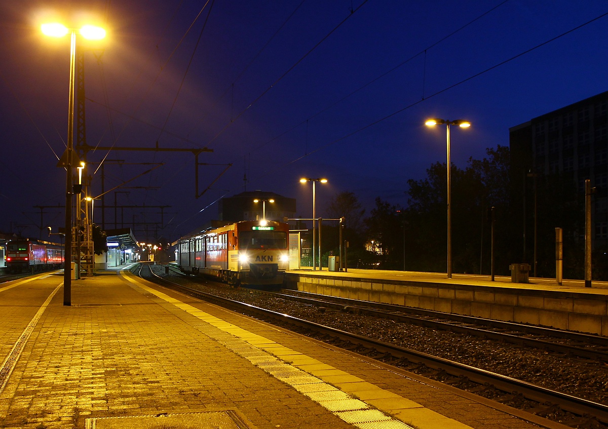 Gestern morgen...VT 2.55 1/2(VTA) als AKN nach HH-Eidelstedt festgehalten im Bhf Neumünster. 01.11.2014