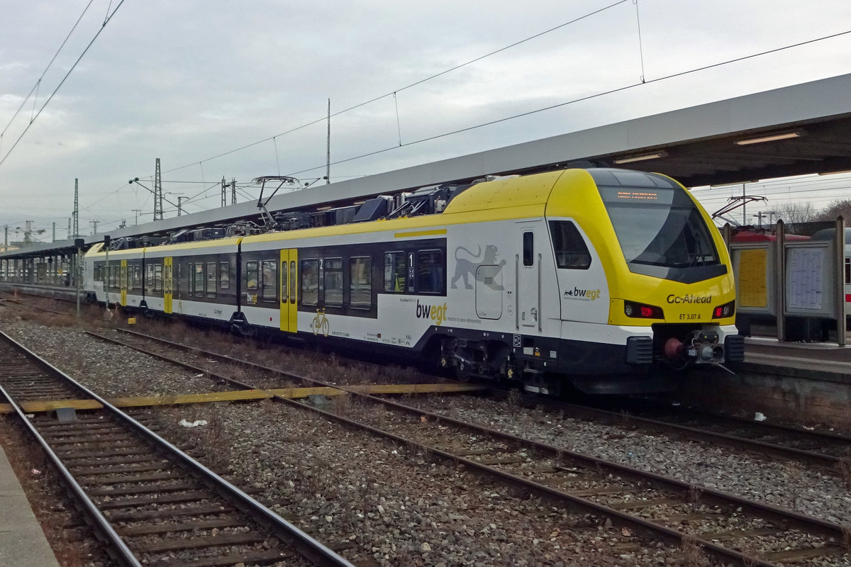 Go-Ahead ET3-07 verlsst am 3 Januar 2020 Stuttgart Hbf.