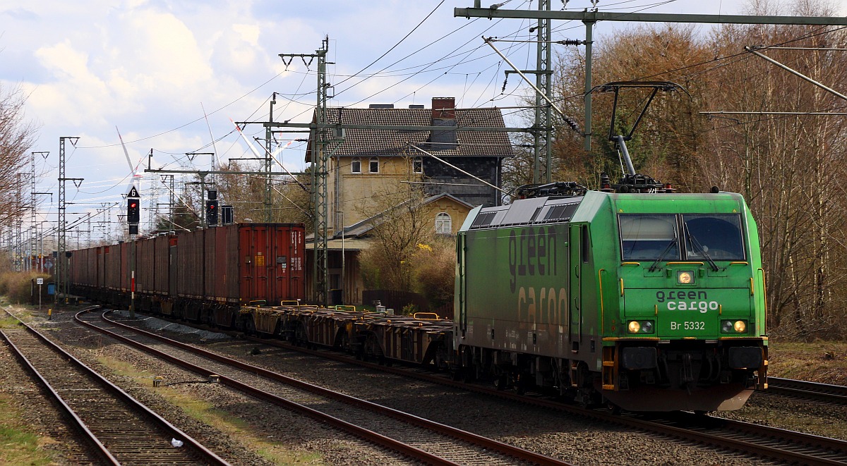 GreenCargo Br 3332 mit  brauner Wand  und Verl bis 05.22 auf dem Weg nach Dnemark. Jbek 30.03.2022