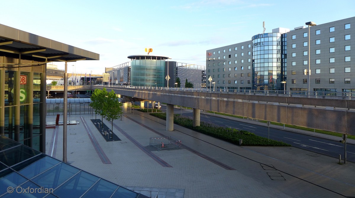 HAJ Hanover Airport,Infrastruktur vor den Terminals.