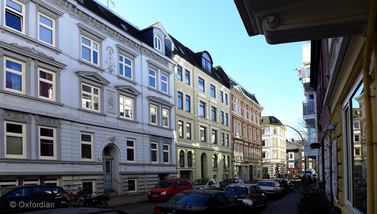 Hamburg, Bahrenfelder Straße. Das Haus links im Bild wurde 1886 erbaut.