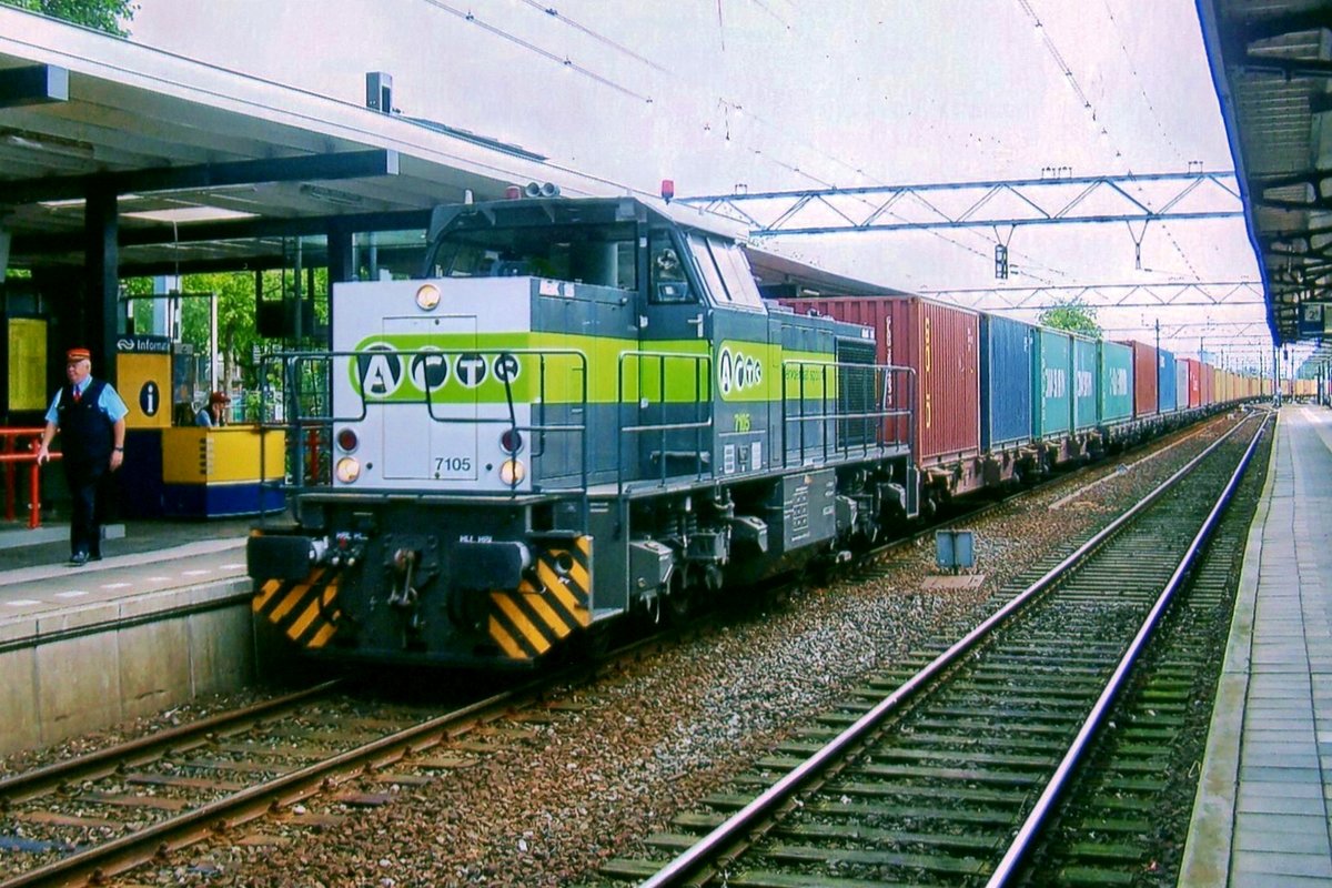 Handyschüss von ACTS 7105 durch Dordrecht Centraal am 22 Juli 2008.