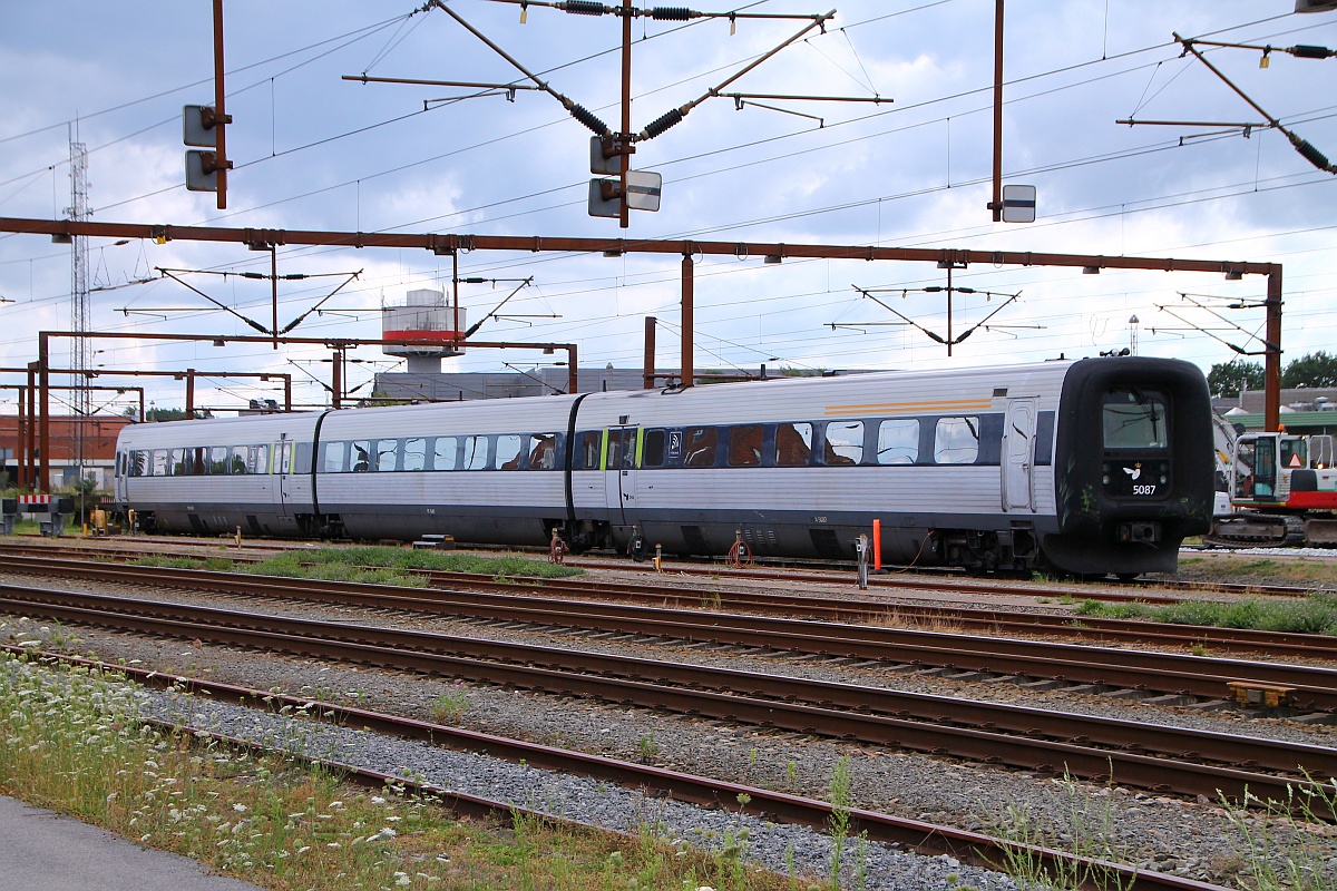 Hatte er Feindberührung oder nicht...egal DSB MFA/FF/MFB 50/54/5287 stand am 30.07.2014 abgestellt im Bhf Padborg/DK.