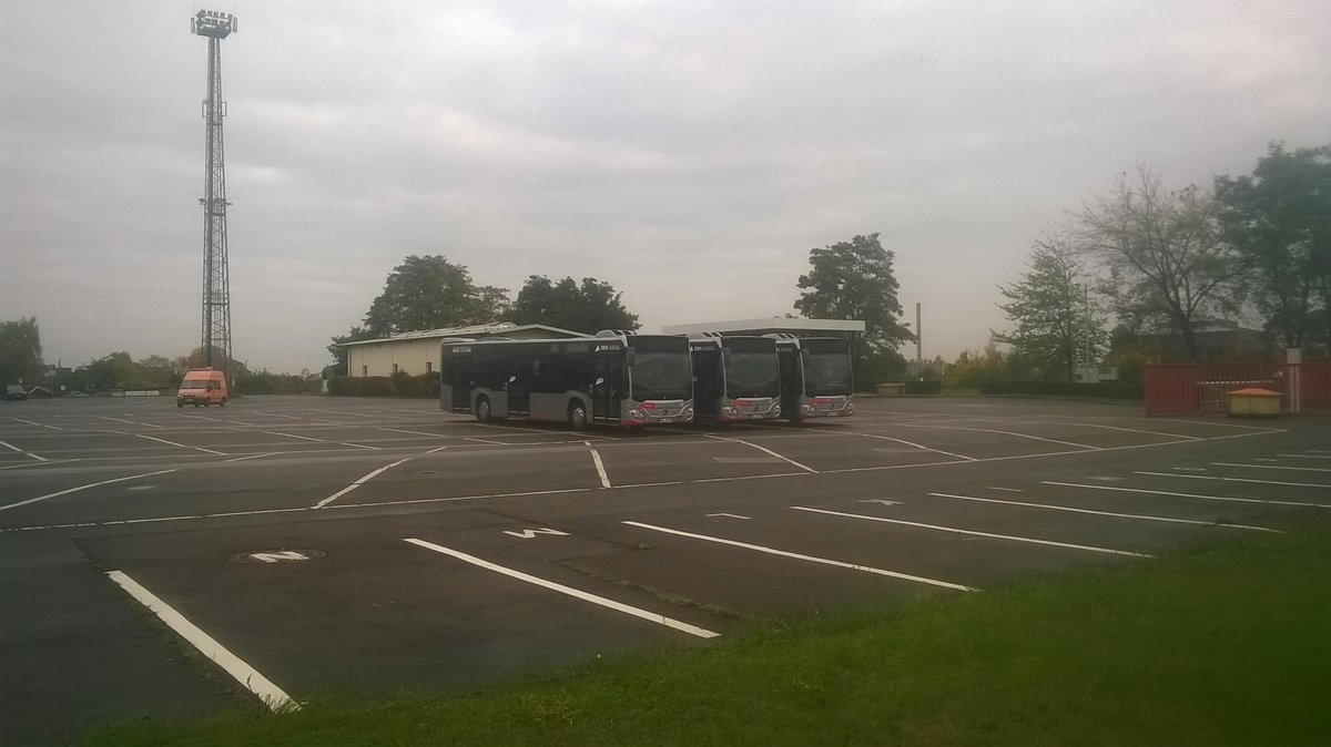 HAVAG Busse bei ihrer Wochenendruhe auf dem Betriebshof Freiimfelder Strae am 29.10.16