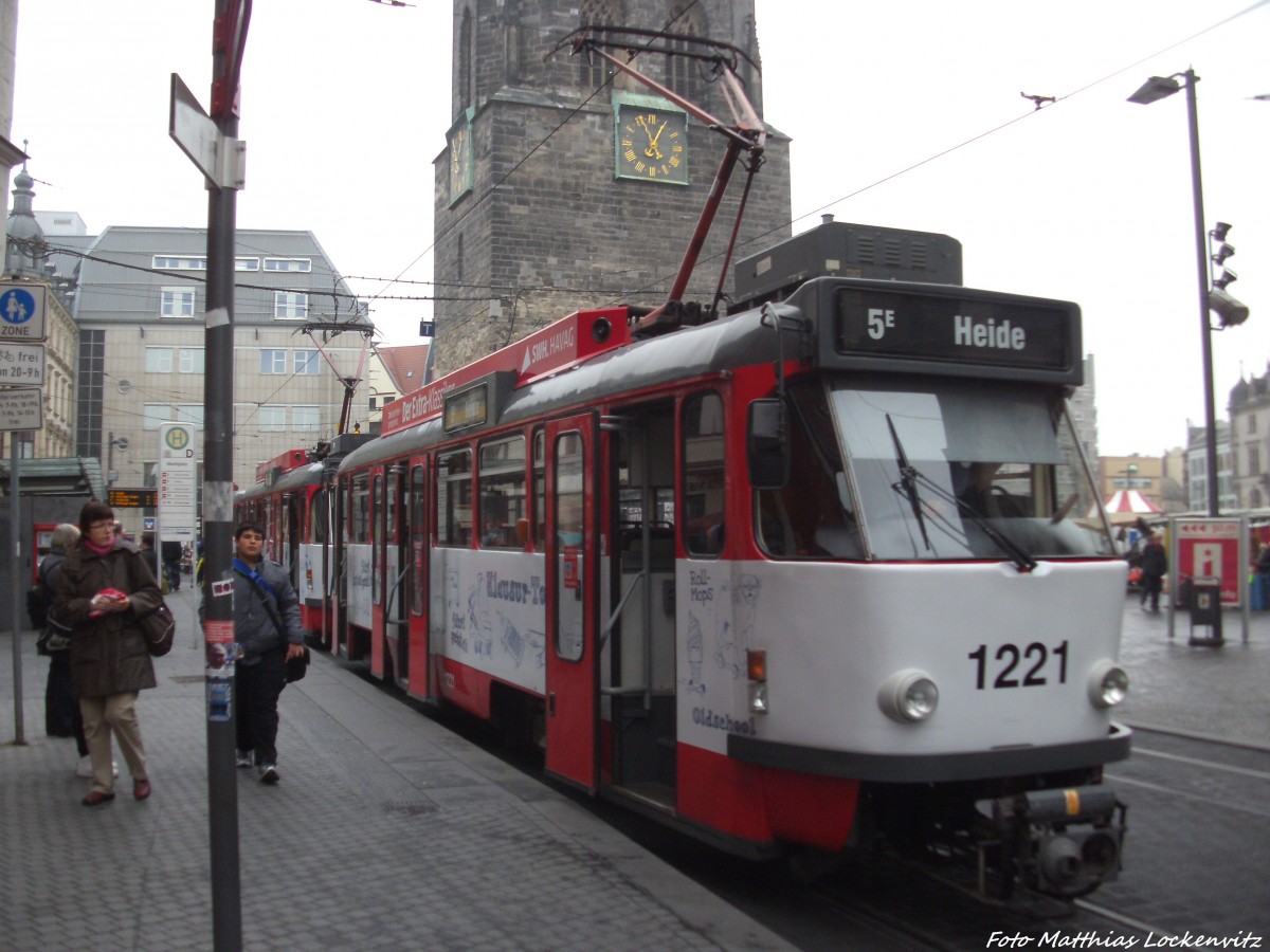 HAVAG Wagen 1221 als Linie 5E mit ziel Heide an der Haltestelle Marktplatz am 12.11.14