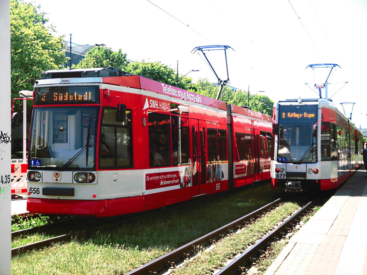 HAVAG Wagen 656 und 677 an der Haltestelle An der Feuerwache am 8.5.18