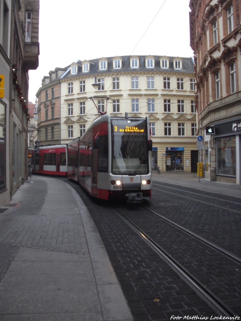 HAVAG Wagen 669 + 670 mit ziel Trotha kurz vor der Haltestelle Moritzburgring am 12.11.14