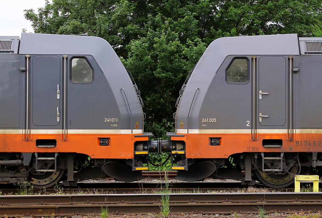 HCR 241.011-4  C-3PO  und 241-005-6  Solo  näseln im Bhf Padborg/DK. 08.06.2013