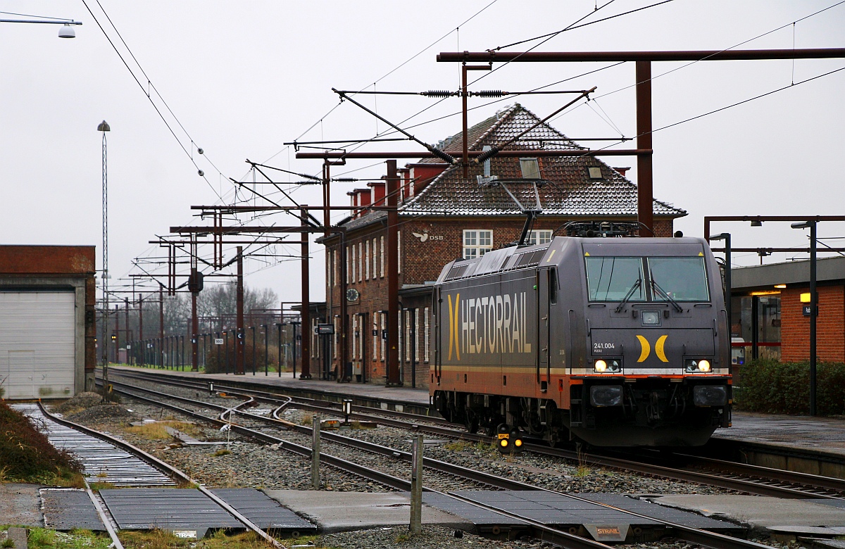 Hector 241.004-8  R2D2  wurde für den D 304 nach Malmö bereit gestellt. Pattburg/DK 05.02.2023