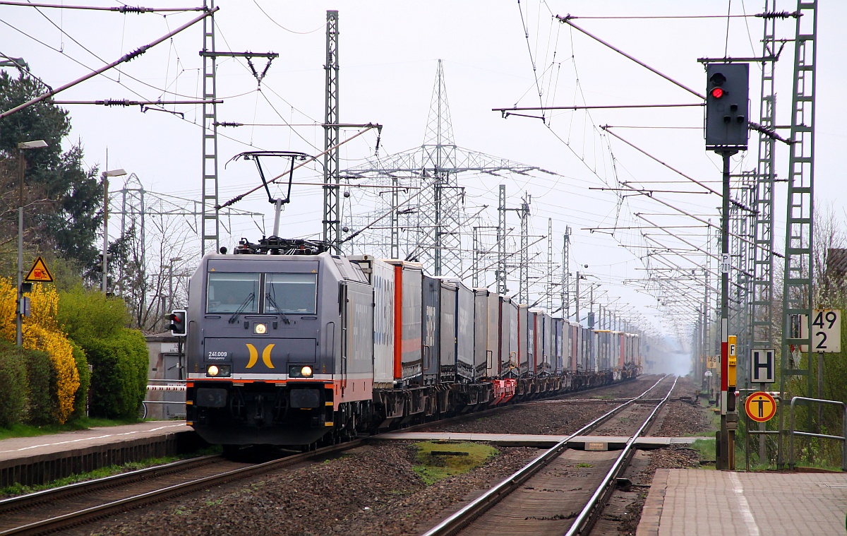 Hectorrails  Mondlok  241.009  Moneypenny  rauscht hier mit ihrem VanDieren KLV durch Jübek. 10.04.2014