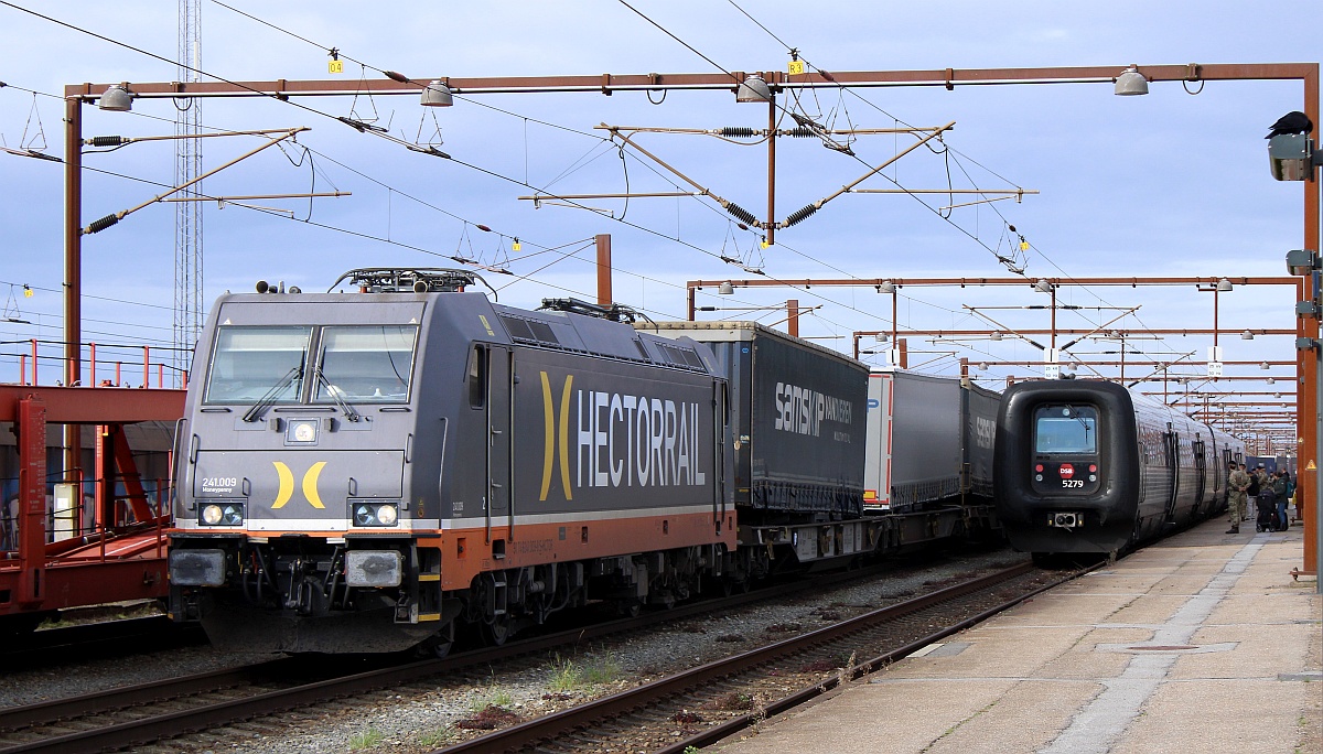 Hectors 241.009-8, REV/mgw Krefeld/25.01.21 mit Samskip KLV Einfahrt Padborg am 13.10.2021