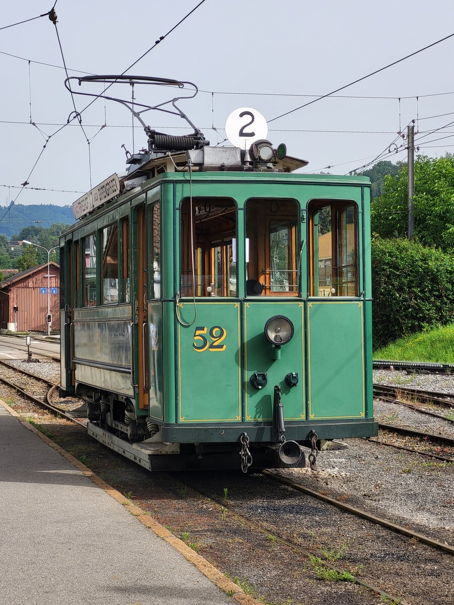 Heute übernimmt das Berner Tram Ce 2/2 52 der Blonay Chamby Bahn  den Einsatz als ersten Zug nach Chaulin.
29. Juni 2024