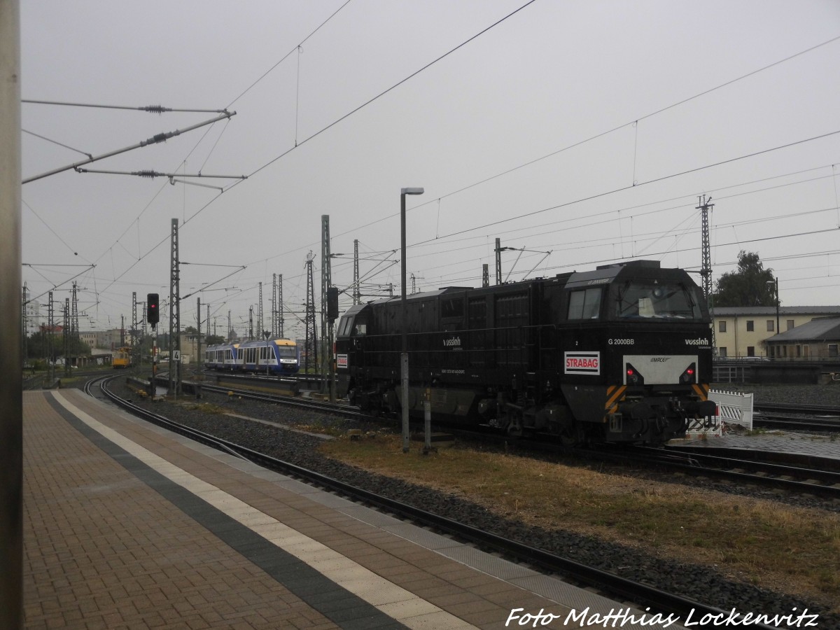 HEX Lint und STRABAG G2000BB im Bahnhof Halle (Saale) Hbf am 27.7.15