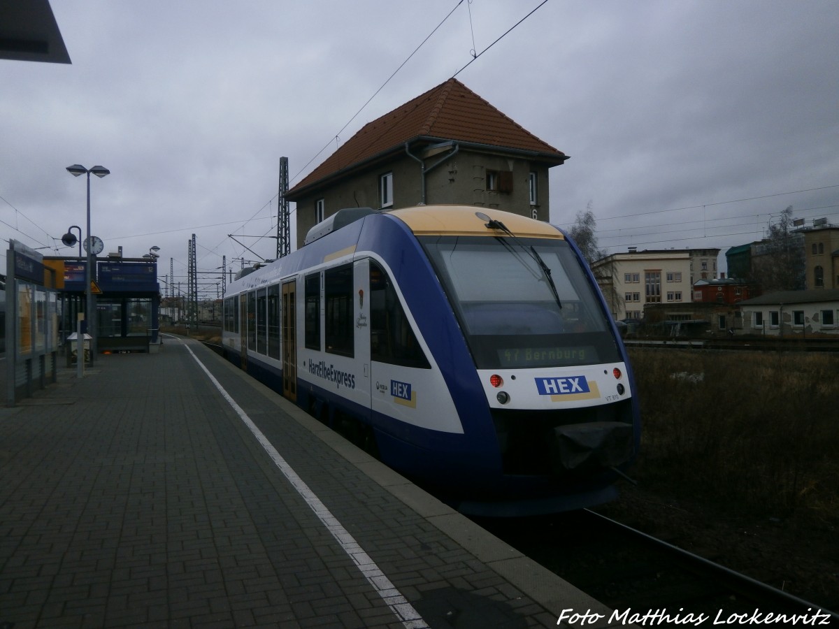 HEX VT 870 steht als HEX 47 mit ziel Bernburg im Bahnhof Halle (Saale) Hbf bereit am 22.12.14