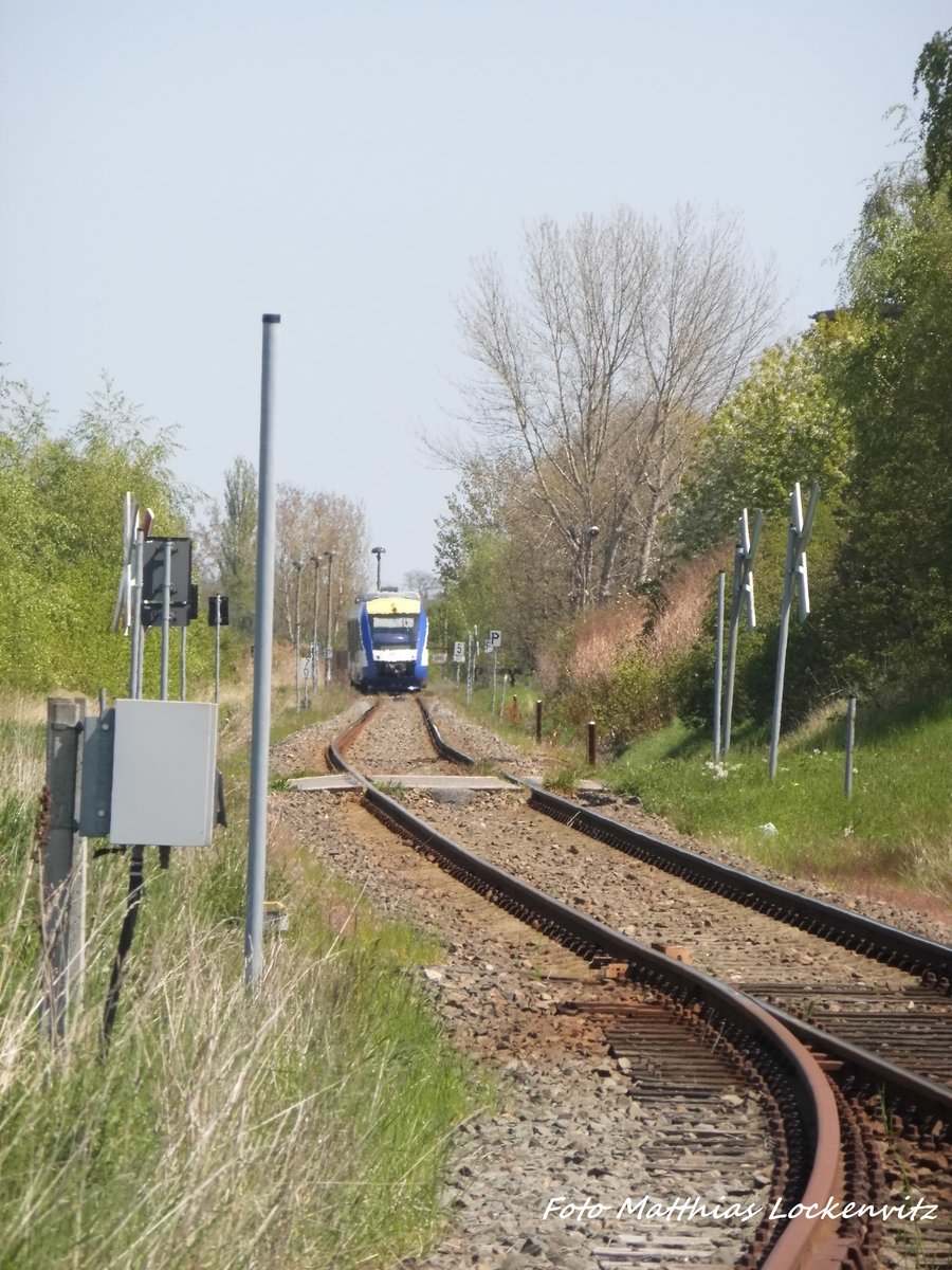 HEX VT 876 mit ziel Halle (Saale) Hbf in Bebitz am 5.5.16