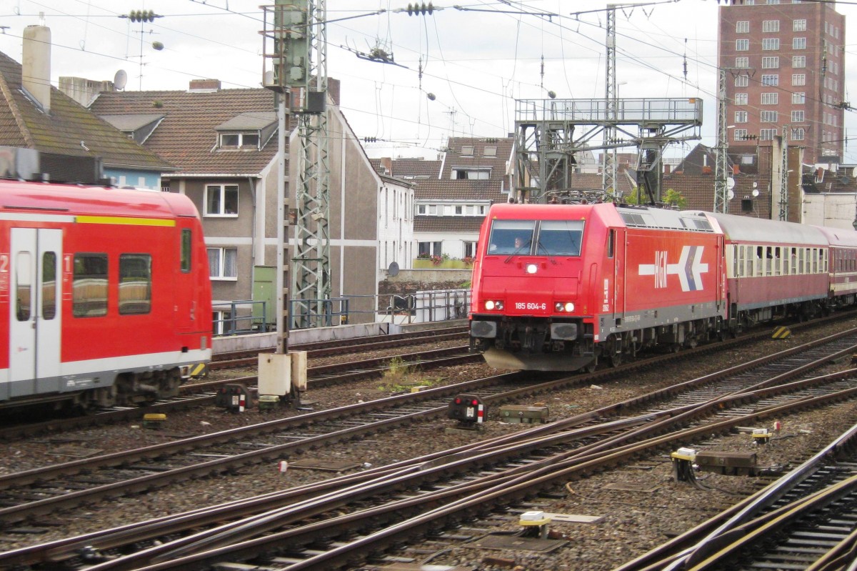 HGK 185 604 treft am 27 September 2010 in Köln Hbf ein. 