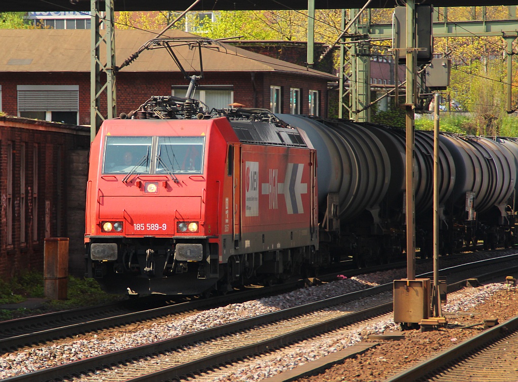 HGK/MEV 185 589-9 mit irre langem Öler rumpelt hier durch HH-Harburg. 28.04.12