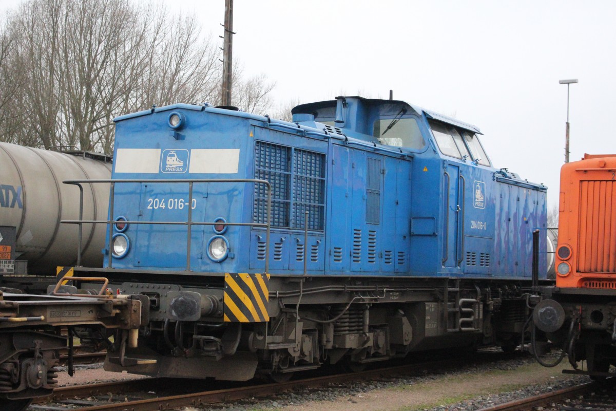 Hier eine Diesellok der BR 204 016-0 der PRESS im Hafen Hamburg-Moorburg am 20.01.2014