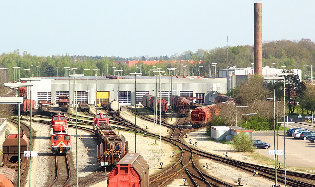 Hier mal der Blick auf die Güterwaggonwerkstatt in Mitten des riesigen Geländes des Maschener Güter-und Rangierbahnhofes. 28.04.12