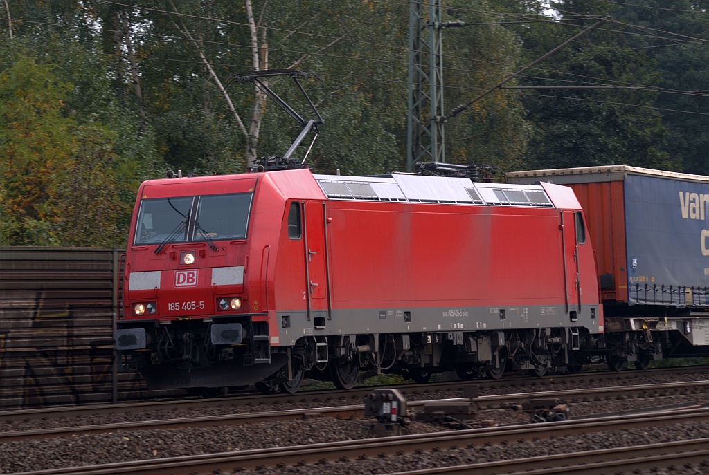 Hier noch ohne ihre graue Werbung unterwegs, 185 405-5 mit einem Van Dieren KLV bei der Durchfahrt in HH-Harburg. 02.10.2010