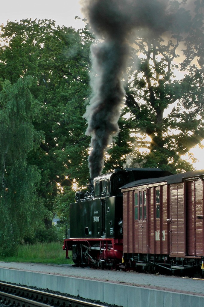 Hier wird in Sellin Ost kr�ftig eingheizt, da eine Steigung bis zur n�chsten Station, Sellin  West , zu �berwinden ist. 30.06.2013 20:11 Uhr.