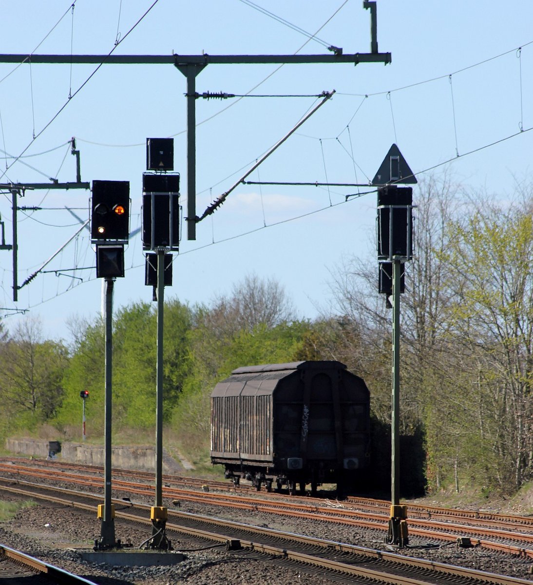 Hier wohl der  Verursacher  der gestrigen langen Sperrung der Strecke Schleswig-Flensburg(ca 20 kleine bis mittlere Bschungsbrnde) abgestellt in Jbek. 19.04.2020